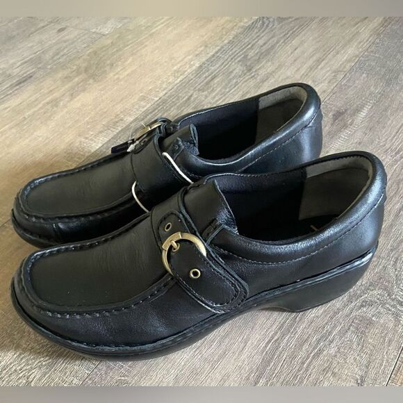 Array NWT womens size 12N black leather pucker mock clog shoes gold color buckle - Picture 1 of 11